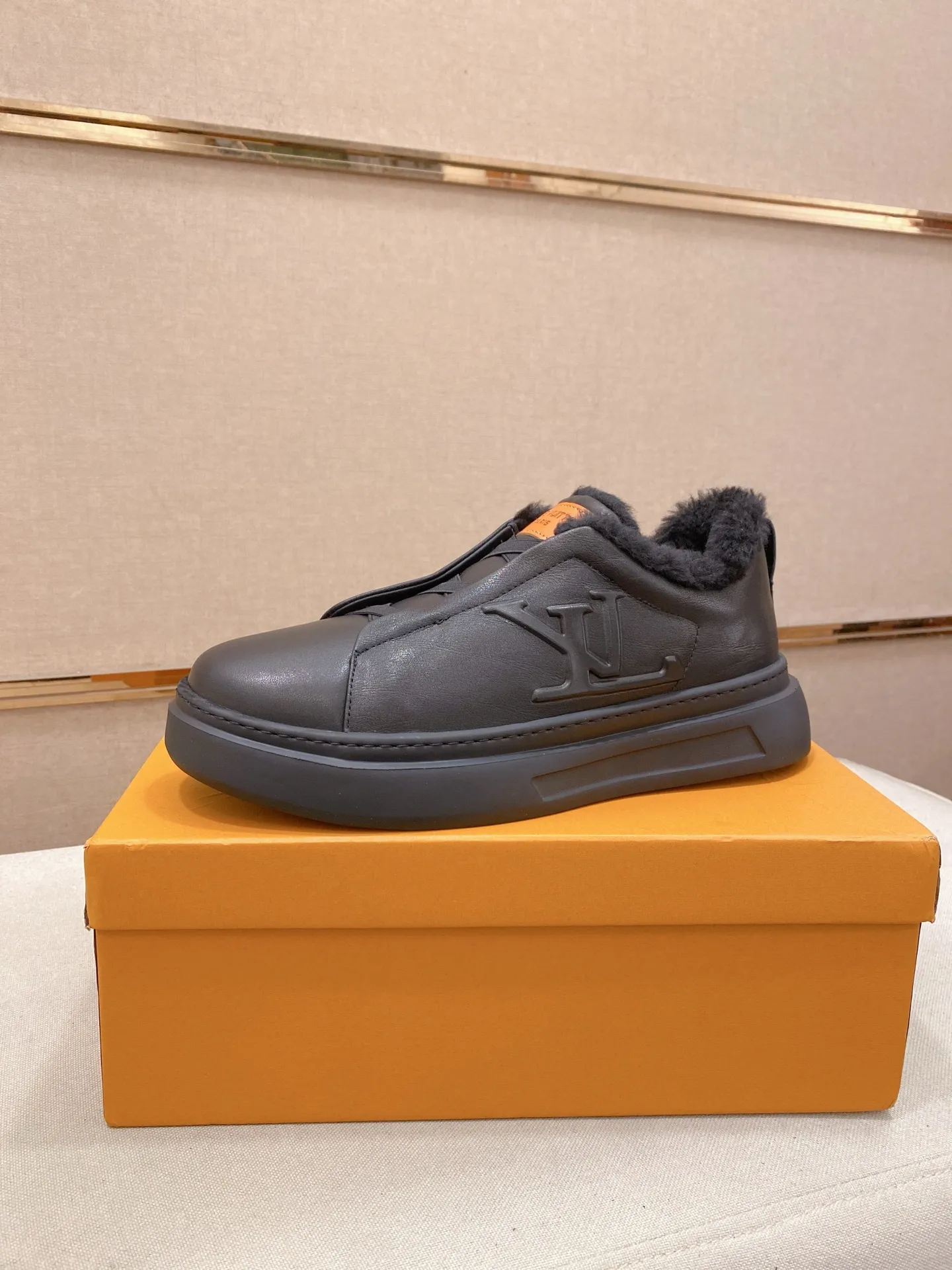 Factory price: 480💰🎉🎉LV~Louis Vuitton trendy men's shoes, new shipments, latest matching, same style as the official website, super high quality, best-selling season [strong][strong][strong] Selected first-layer cowhide, comfortable wool lining, original last, comfortable on the feet, wear-resistant rubber outsole, size: 38-44.